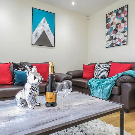 Tudors Esuites Four Bedroom House Birmingham