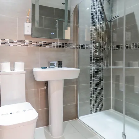 Tudors Esuites Four Bedroom House Dom wakacyjny