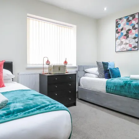 Tudors Esuites Four Bedroom House * Birmingham