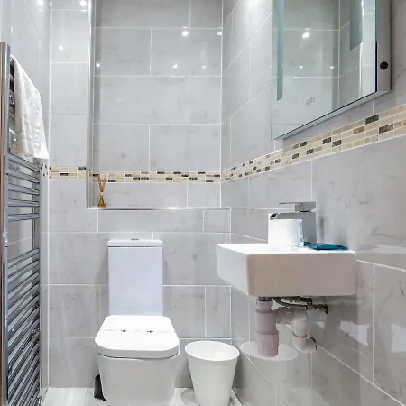 Tudors Esuites Four Bedroom House Dom wakacyjny
